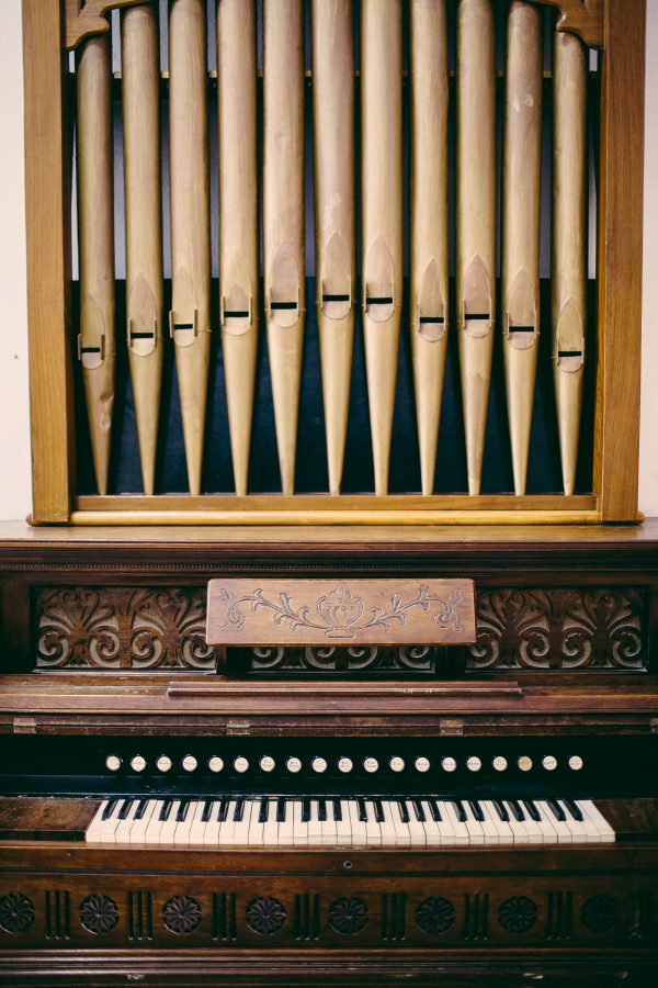 Interior view of an organ at the Piano Museum.