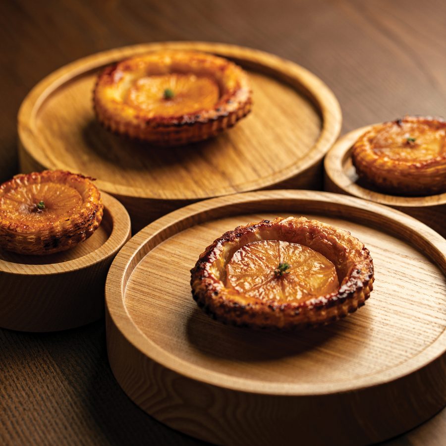   Miniature citrus tarts on wooden plates at Pulejo