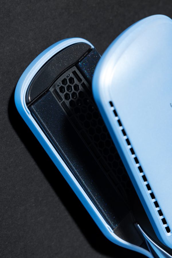 Close-up of the plates on the Ghd Iced Luxe Duet Style. 
