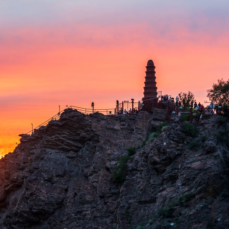 A view of Hongshan Park during sunset. 