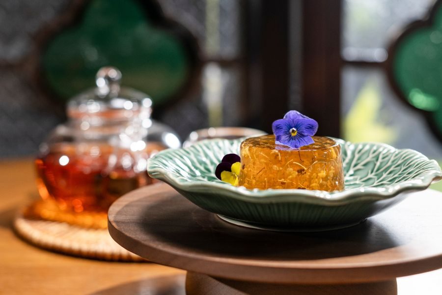 Osmanthus and oolong tea jelly