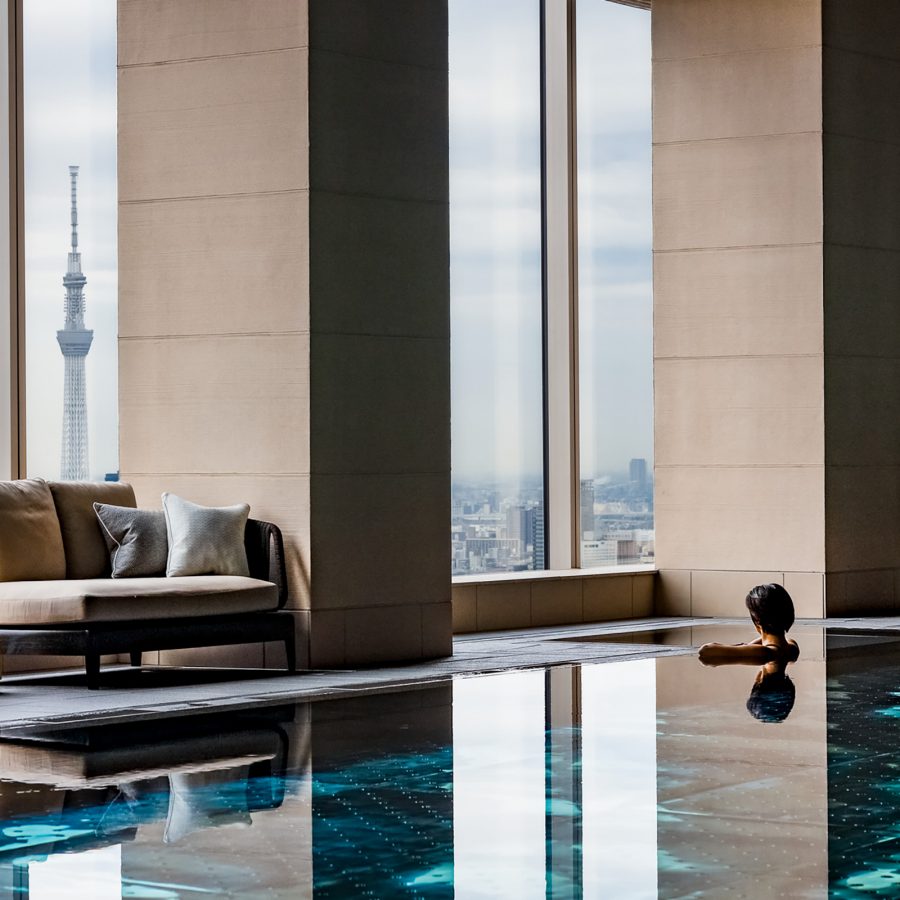 Swimming pool with a view of the Tokyo Tower from the Four Seasons Hotel Tokyo Otemachi.