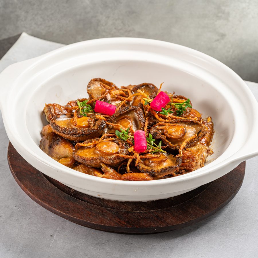 A white pot has been filled with braised abalone at Si Xia Li.