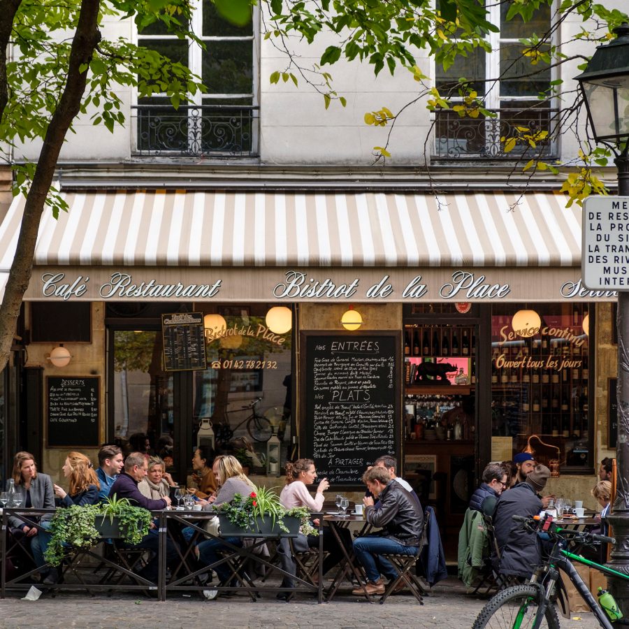 A quintessential Parisian restaurant with ample outdoor seating