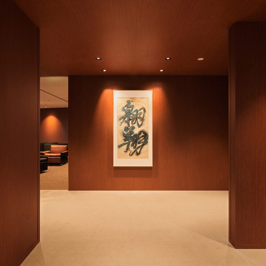 Chui Pui Chee’s calligraphic work on a wall at the entrance of Cathay Pacific’s Beijing lounge.