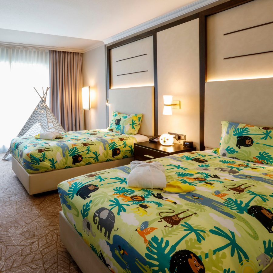 An interior view of the family suite at Hilton Munich city hotel, featuring a kid’s tent.
