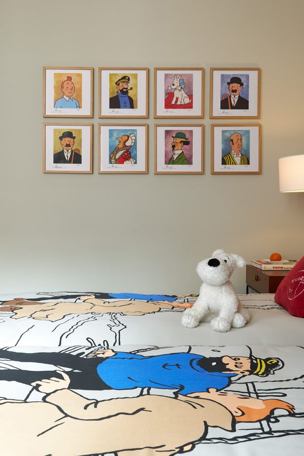 An interior view of the family room and Tin Tin Detective decor and amenities on display at Rocco Forte Hotel Amigo.
