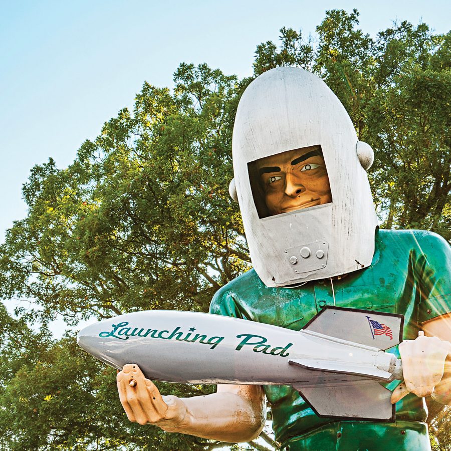 The Gemini Giant, a fibreglass statue at the entrance to the South Island Park on Route 66.