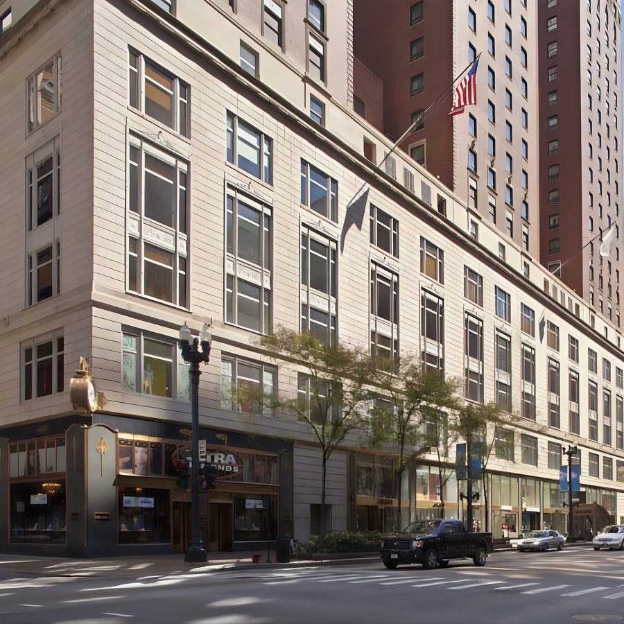 Façade of the Palmer House Hilton in Chicago.