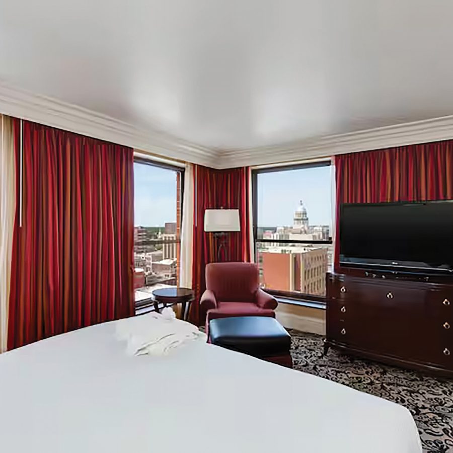 The interior of a guest room at the President Abraham Lincoln Springfield DoubleTree in Springfield.