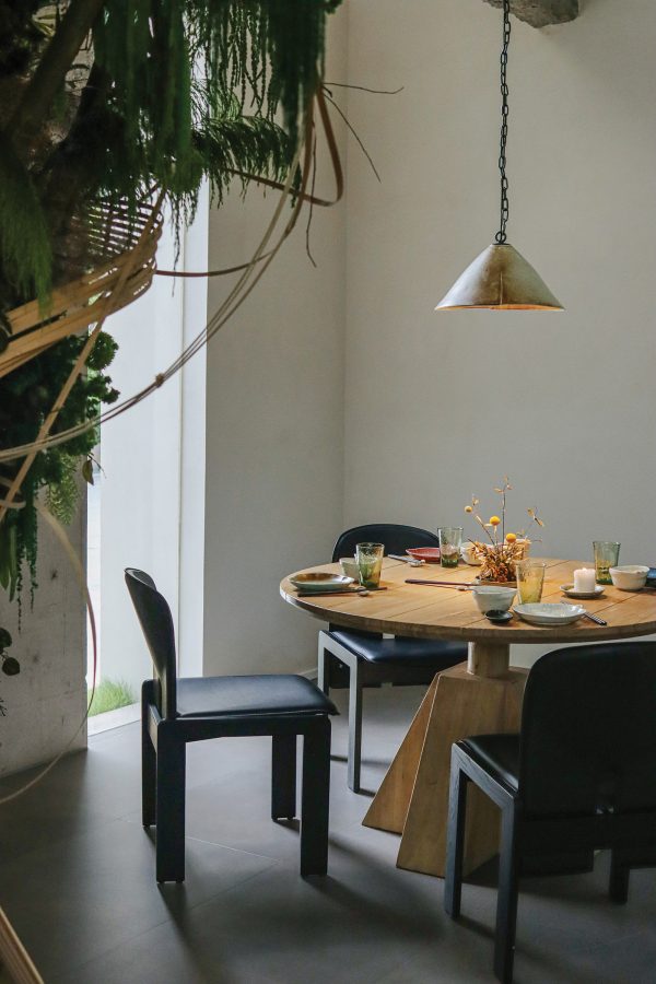 A dining table and chairs at Tupi in Chaozhou.