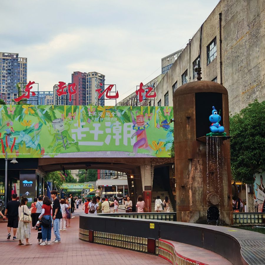 Crowds pass by Dong Jiao Ji Yi in Chengdu.