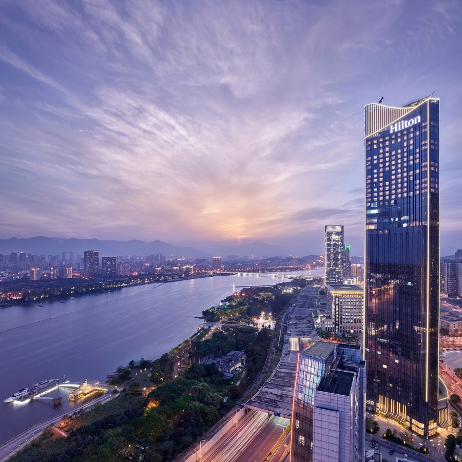 Shot of Hilton Fuzhou by the Min River, against the city’s skyline.
