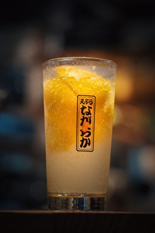 A highball cocktail served at Hakata Tempura Nagaoka.