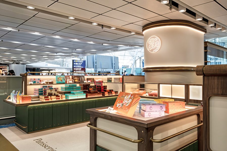 Shot of the Patisserie La Lune bakery storefront at the Hong Kong International Airport.