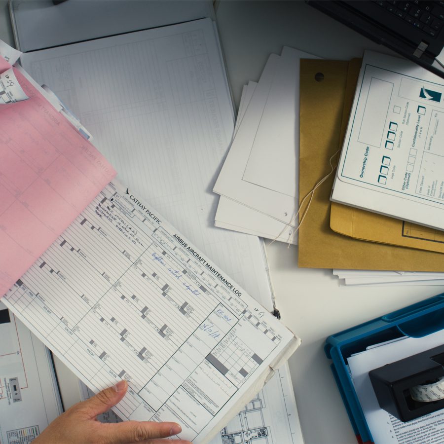 An open training log book.