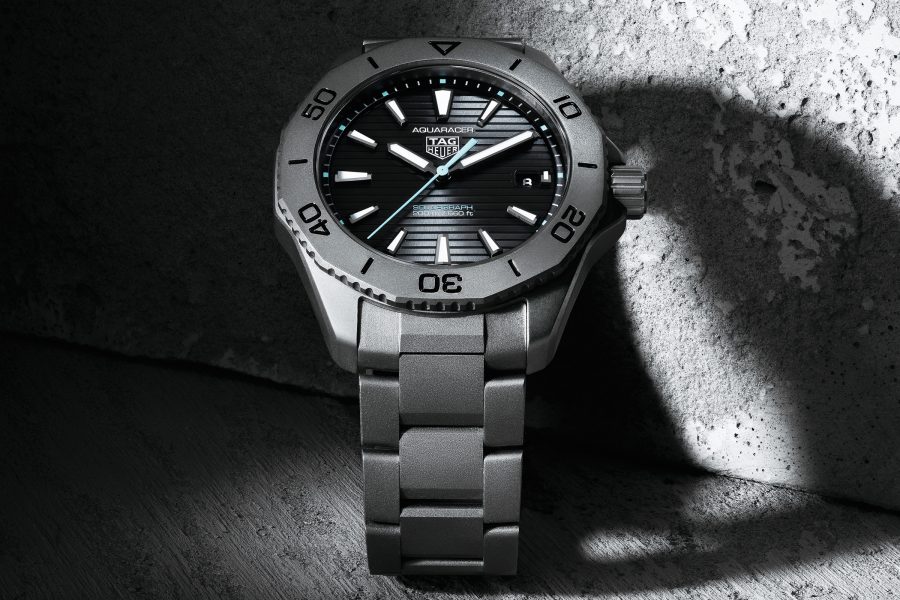 Product shot of the Tag Heuer Aquaracer Professional 200 Solargraph.