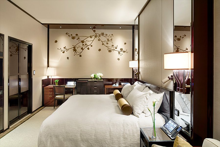 Peninsula Hong Kong: interior of guest room