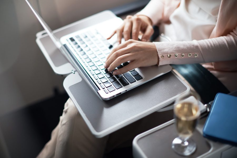 Premium Economy Arbeitsplatz an Bord